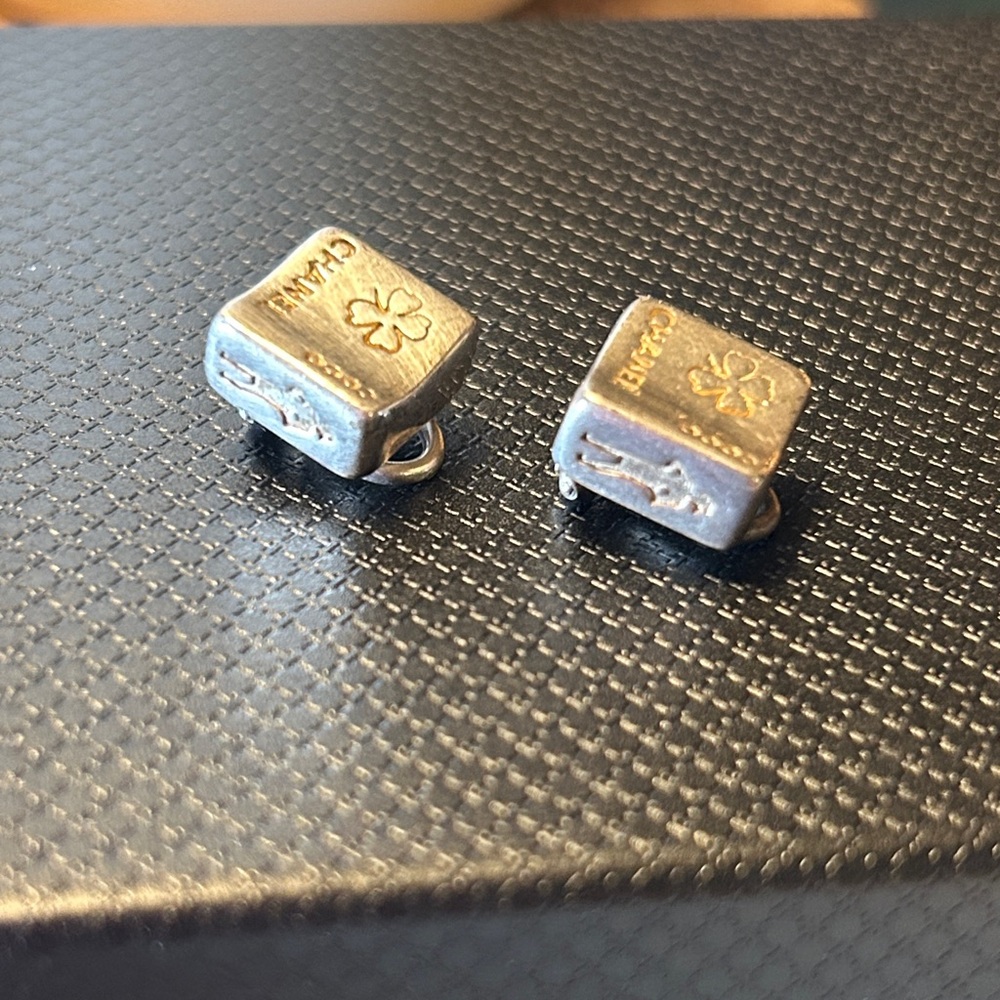 282. 🍀Vintage CHANEL Silver Square Clover Clip on Earrings - Picture 2 of 9